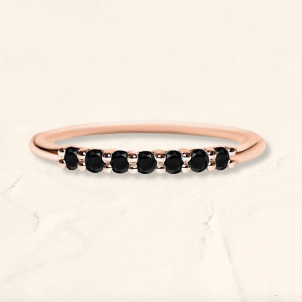 Anillo Vadha de oro rosa engastado con 7 diamantes negros naturales