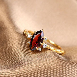 Bague Grenat.jpg__PID:5388efb3-326a-433c-910a-7b0316a1bed7