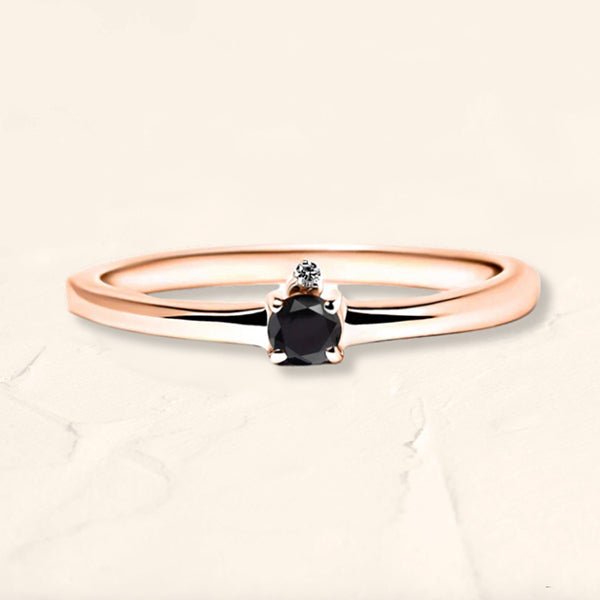 Anillo Devi de diamantes blancos y negros en oro rosa