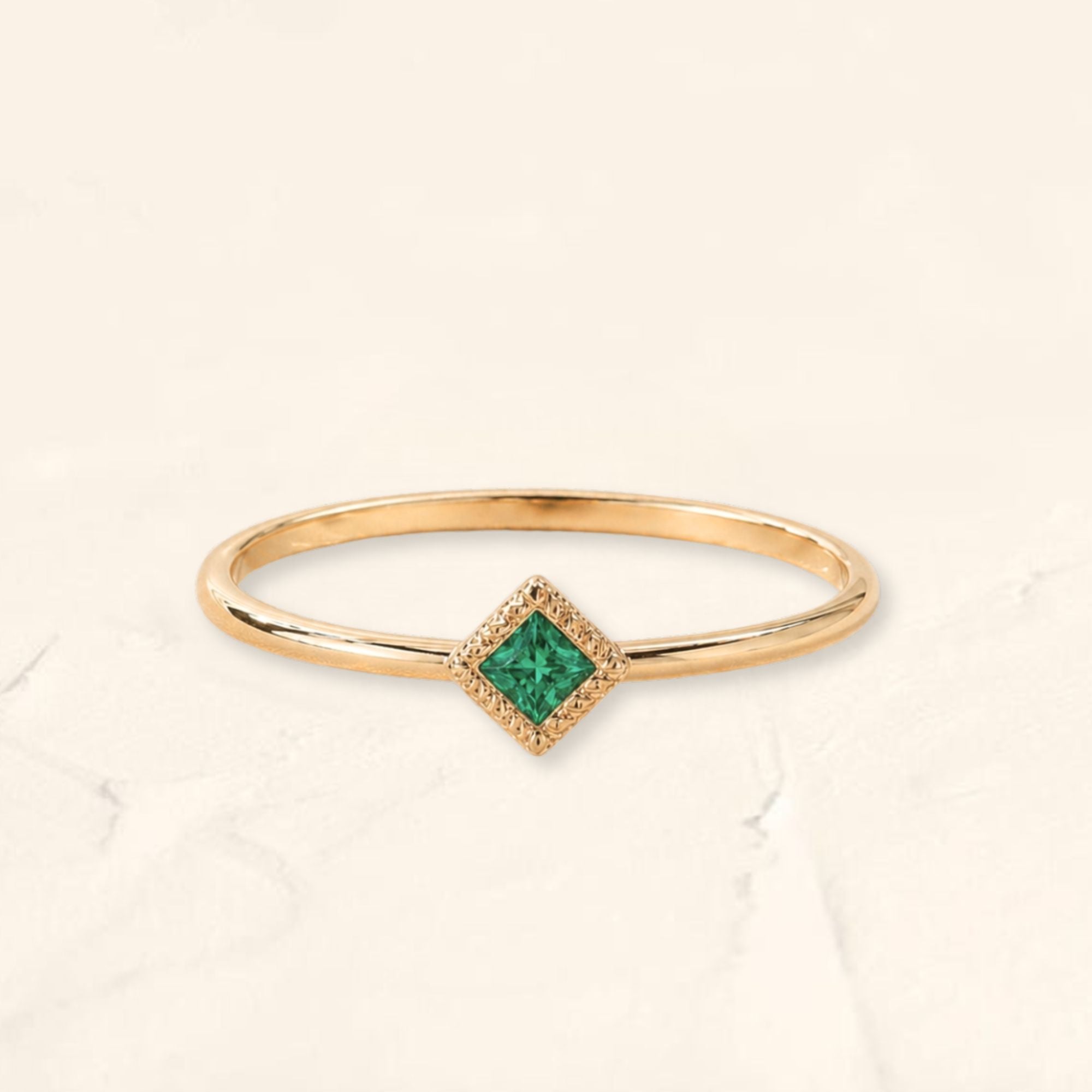Bague Indrani émeraude en or jaune 18 carats