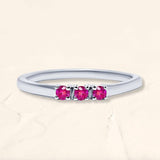 Tina rubí anillo de oro blanco