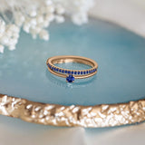 Anillo solitario Saral con zafiro