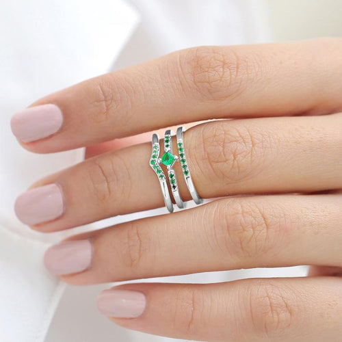 Bagues émeraude collection Kali en argent 925 portées, Mayuri
