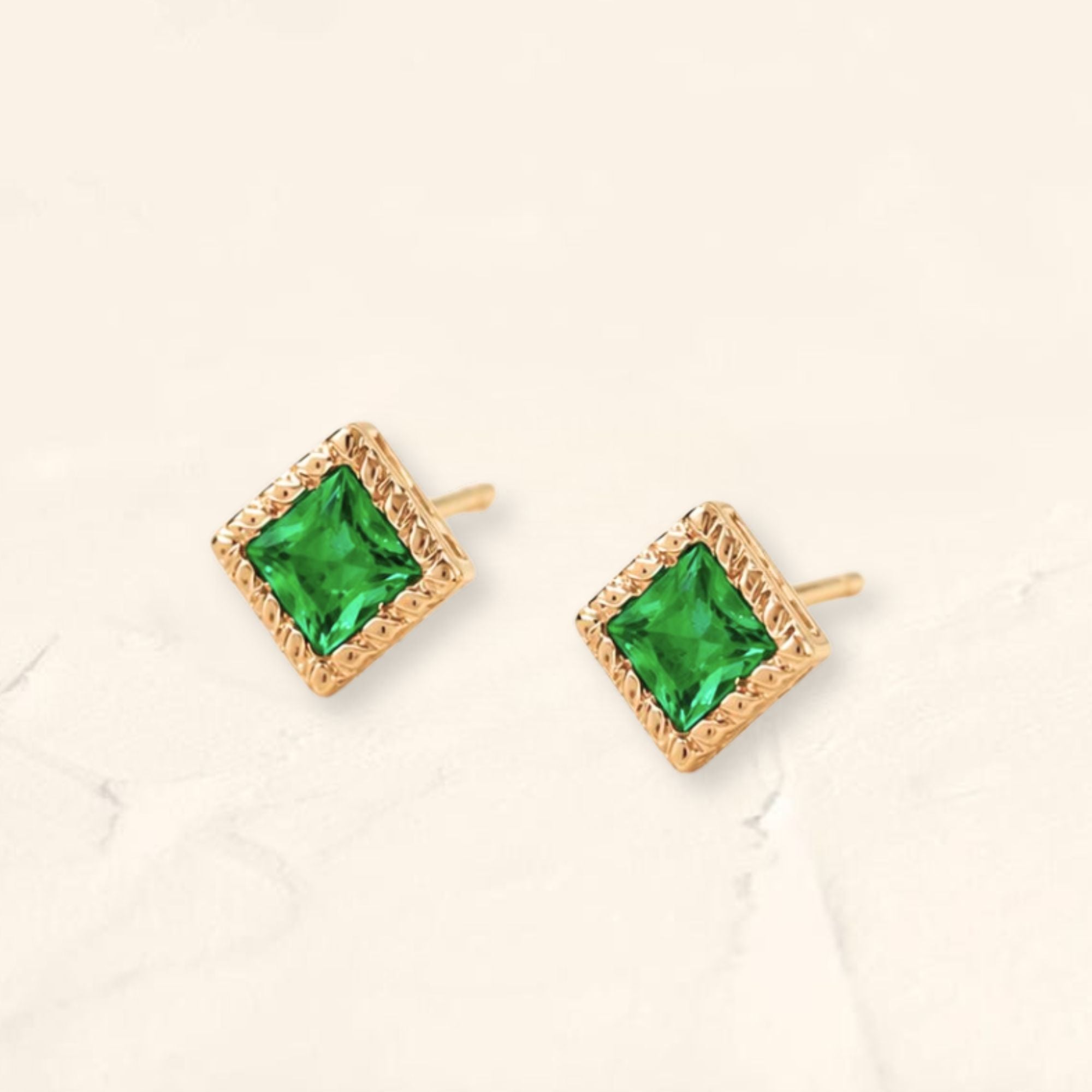 Boucles d'oreilles Indrani émeraude en or jaune 18 carats