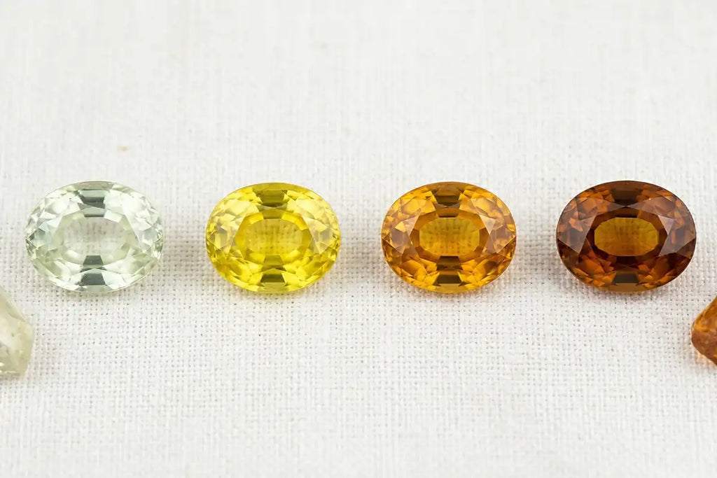 Nuances de saphirs jaunes : citron, canari, or, ambré