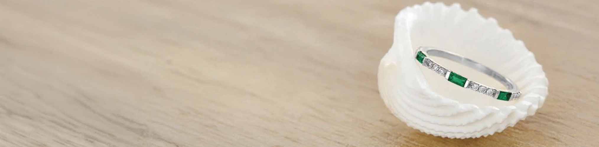 Bagues en émeraude en or blanc - Mayuri Paris