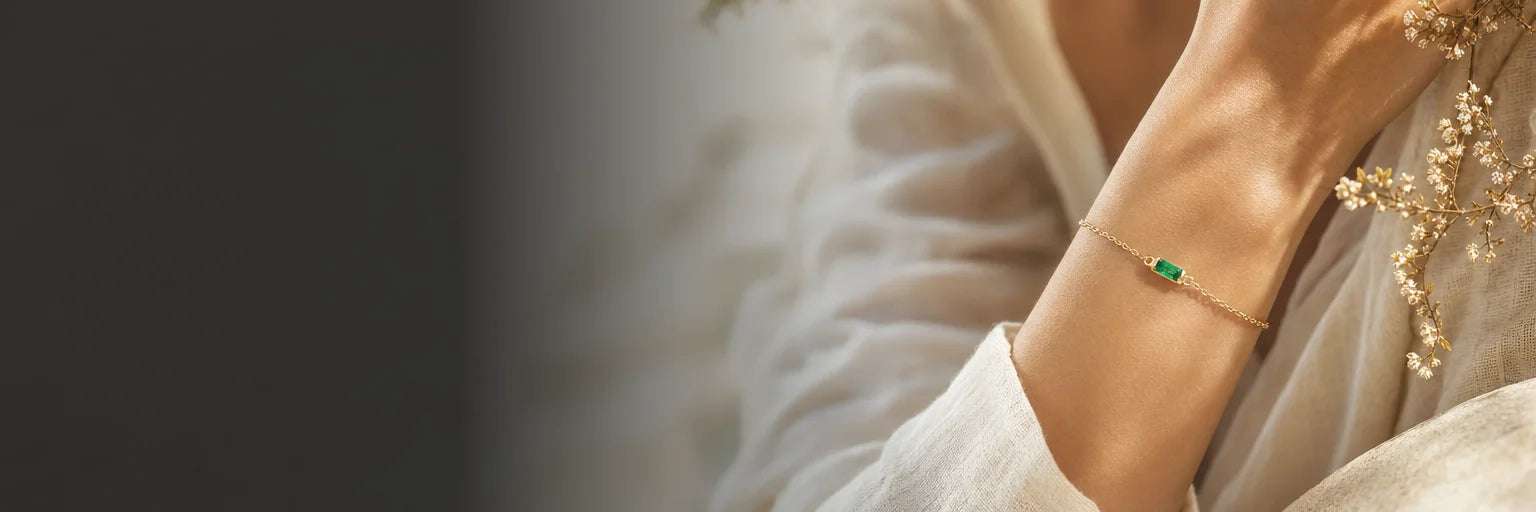 Bracelet Shanti émeraude porté, soldes d’été Mayuri