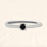 Bague Saral solitaire en or blanc et diamant noir