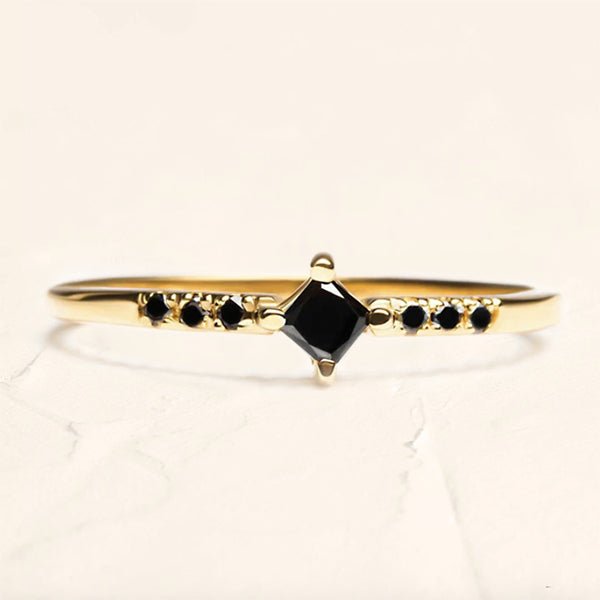 bague de fiançaille diamant noir coupe princesse en or