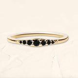 bague Sushma en or jaune sertie de 7 diamants noirs