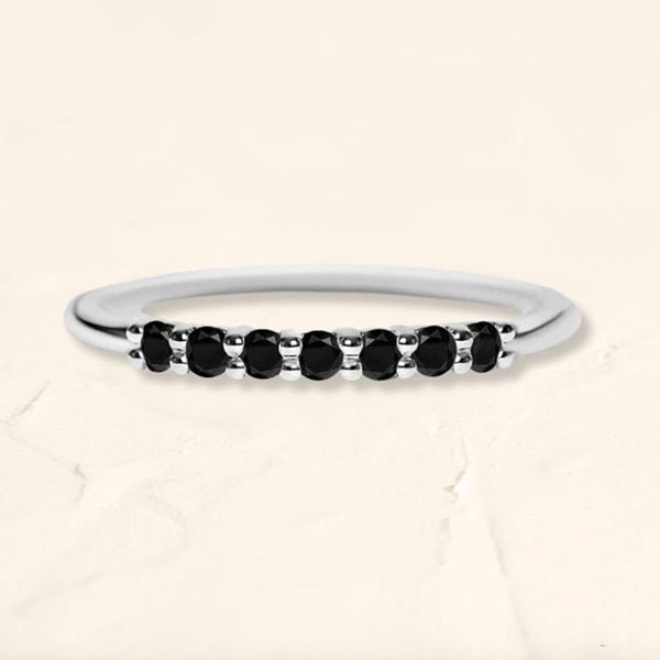 Bague vadha en or blanc sertie de 7 diamants noirs naturels