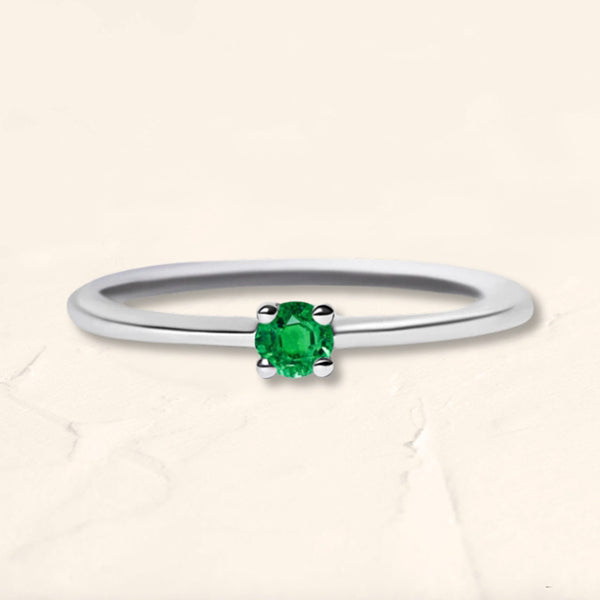 Saral ring in white gold set with an emerald