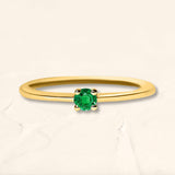 Yellow gold Saral ring set with an emerald