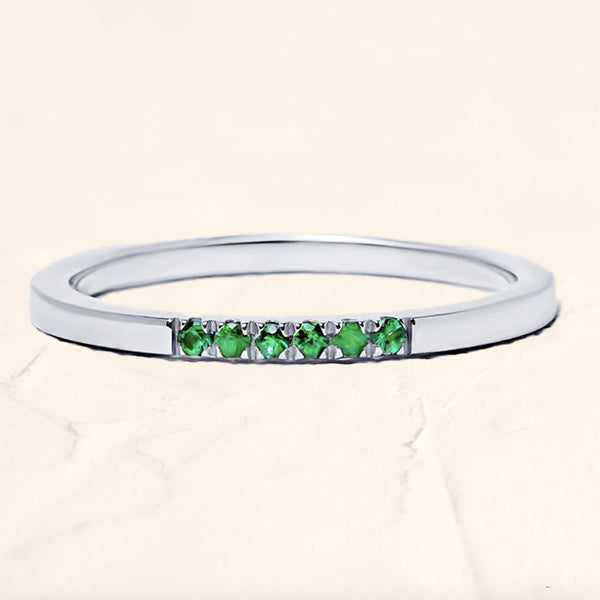 Nisha ring in silver and emeralds