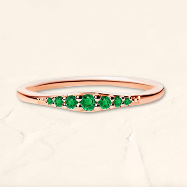 Emerald Sushma wedding ring in rose gold