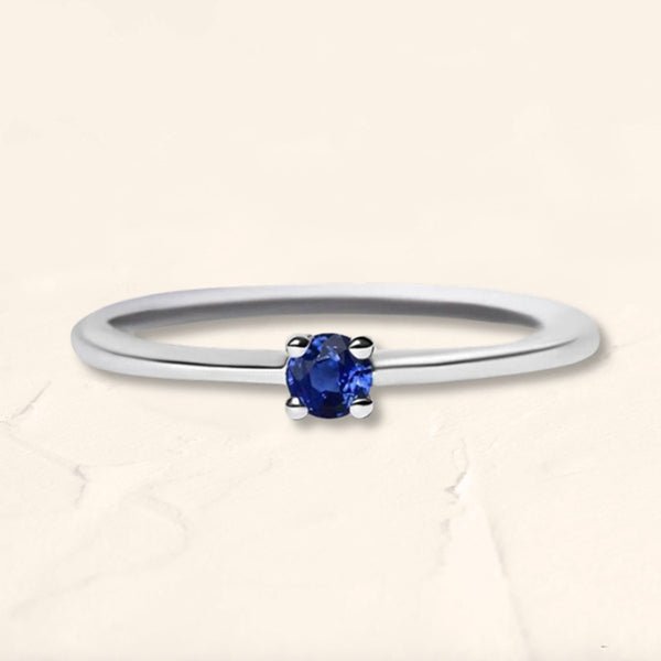 Saral ring in white gold set with a sapphire