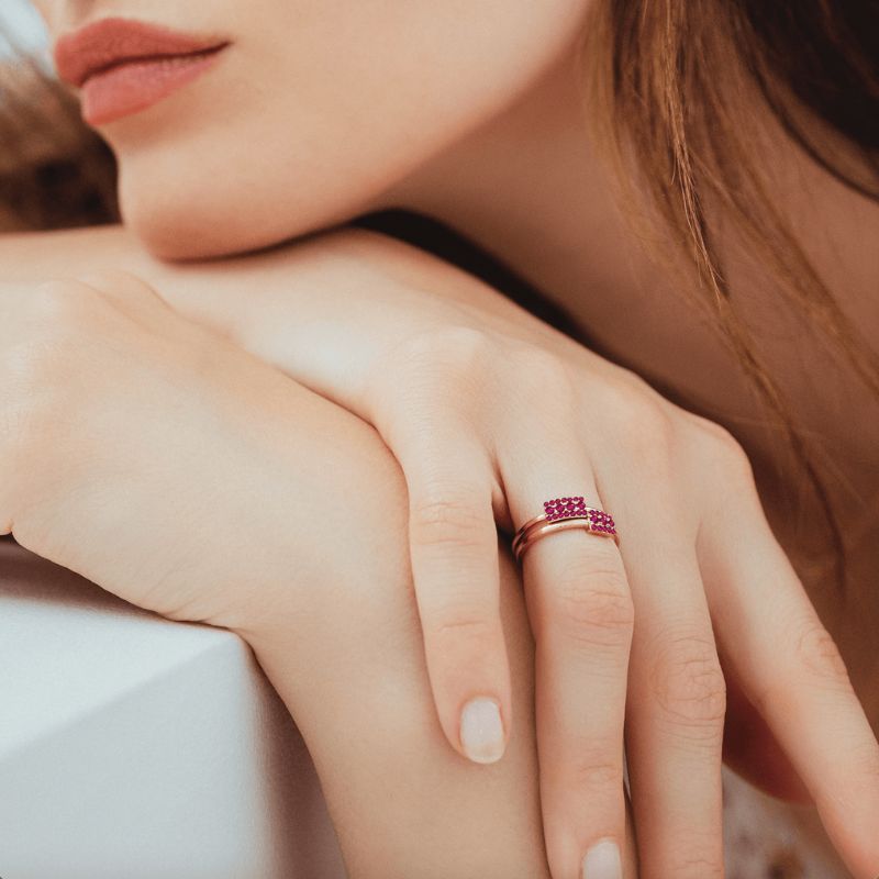 Bague Sapna XL en or rose sertie de rubis