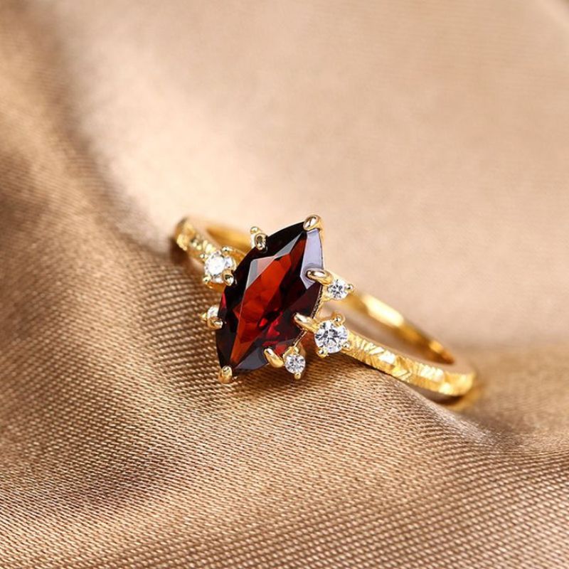 Bague Grenat.jpg__PID:5388efb3-326a-433c-910a-7b0316a1bed7