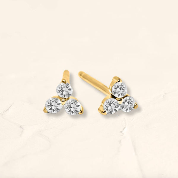 Flower earrings with diamond