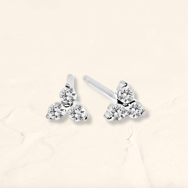 White gold flower earrings with diamond