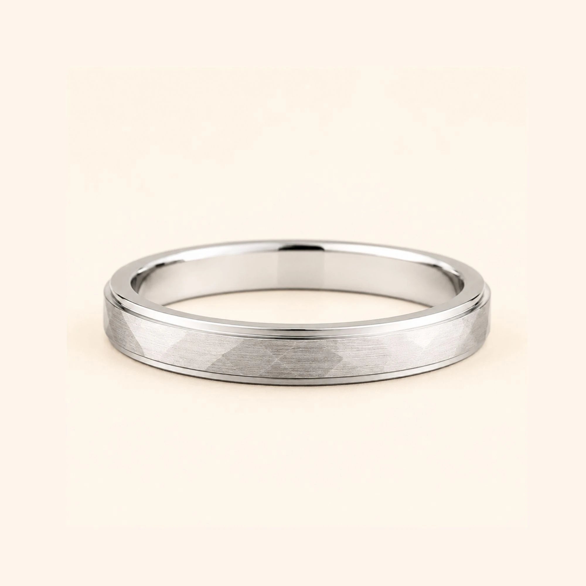 Alliance homme martelée or blanc 4mm Akmon
