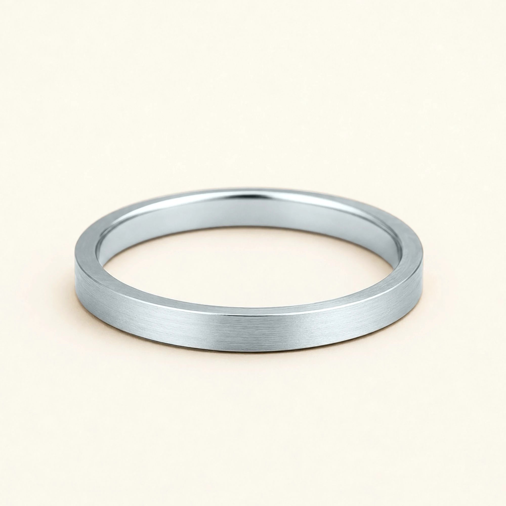 Alliance plate brossée or blanc 18 carats homme Kanso, jonc plat finition mate