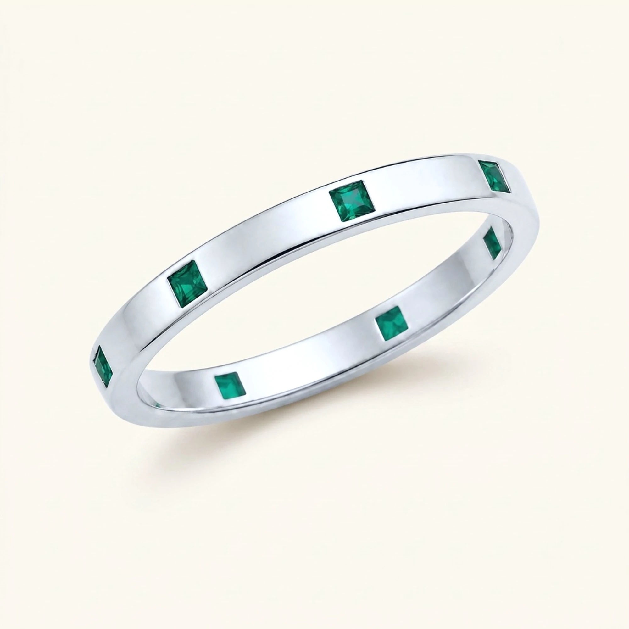 Alliance princesse d'émeraudes pour homme en or blanc