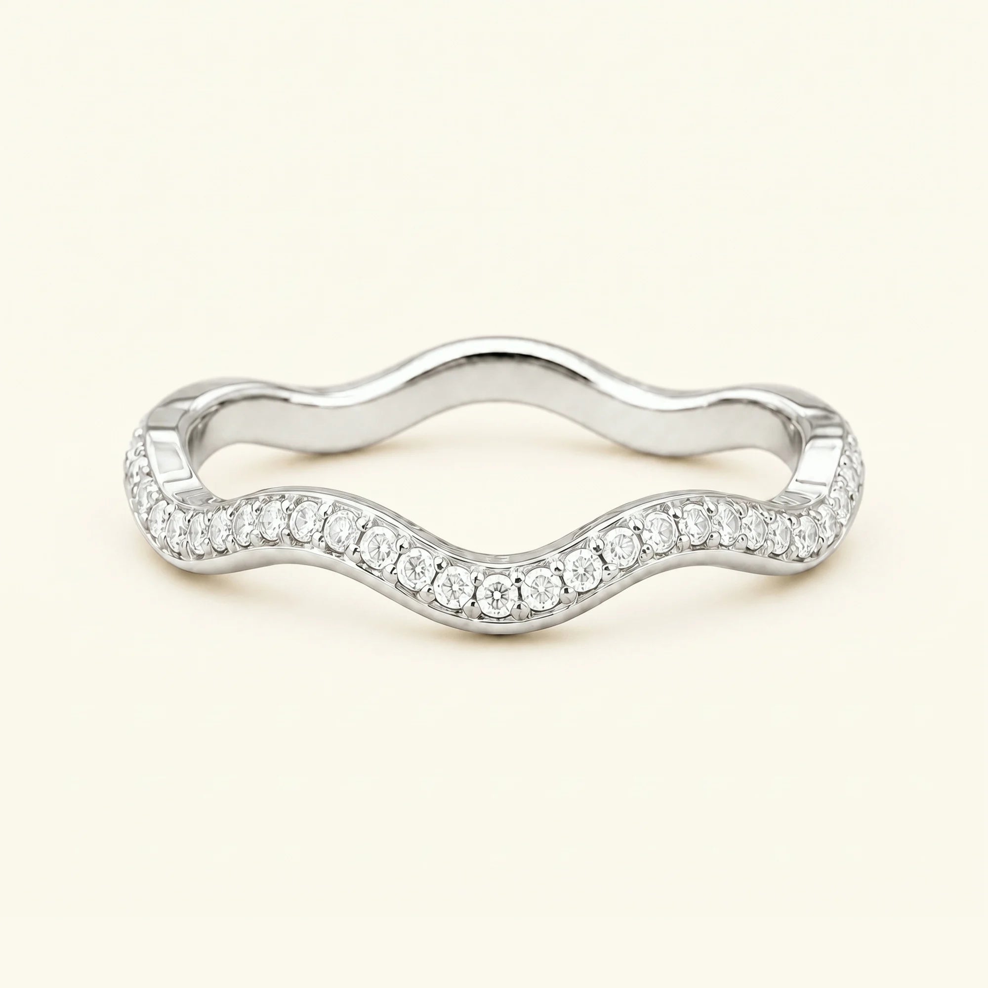 Alliance vague diamants Thalassa en or blanc 18 carats, demi-éternité sertie grain