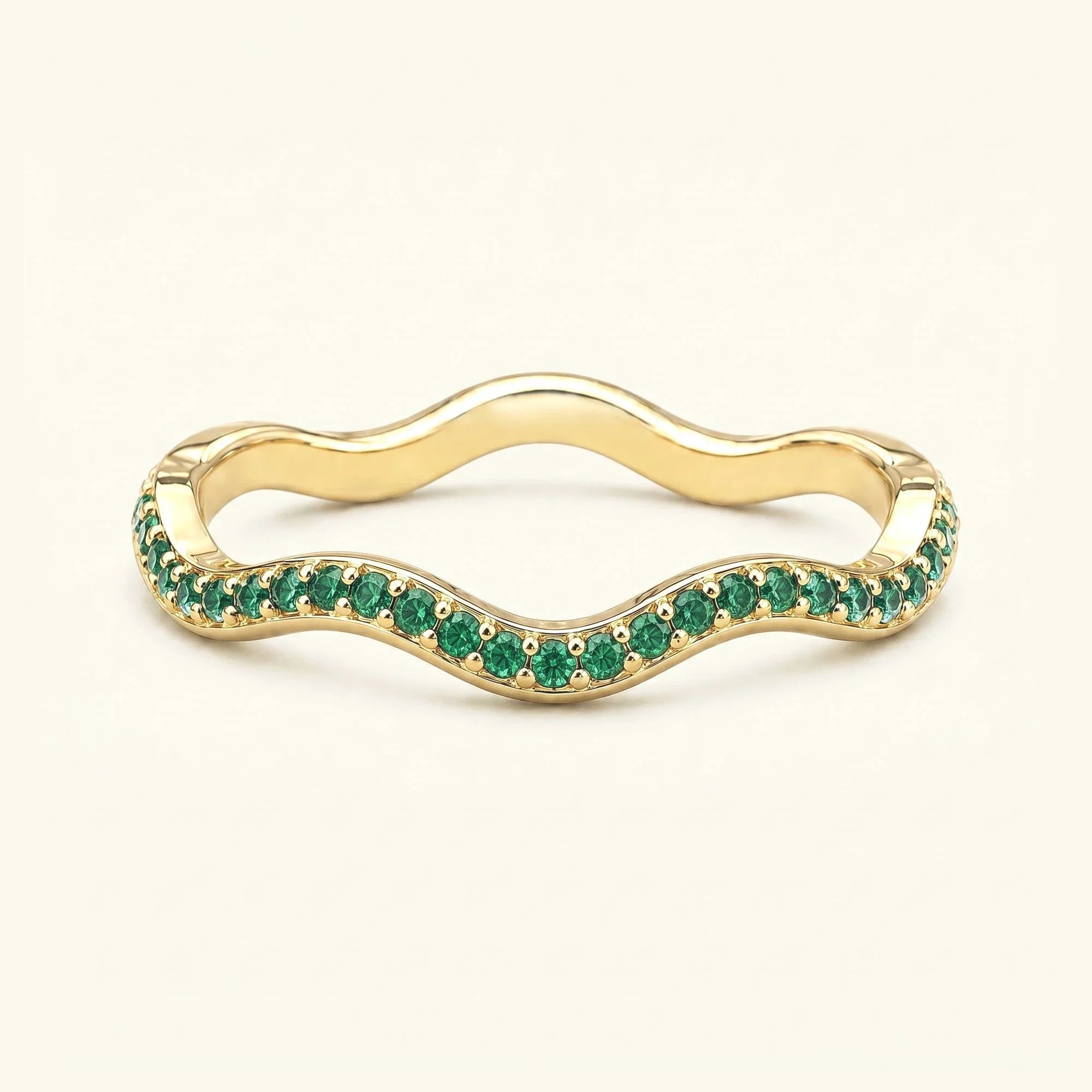 Alliance vague émeraudes Thalassa en or jaune 18 carats, demi-éternité sertie grain