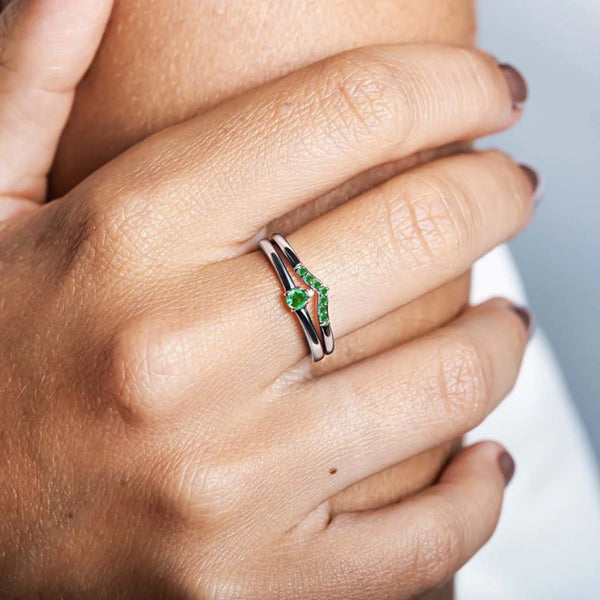 Bague de fiançailles émeraude : guide complet pour bien choisir