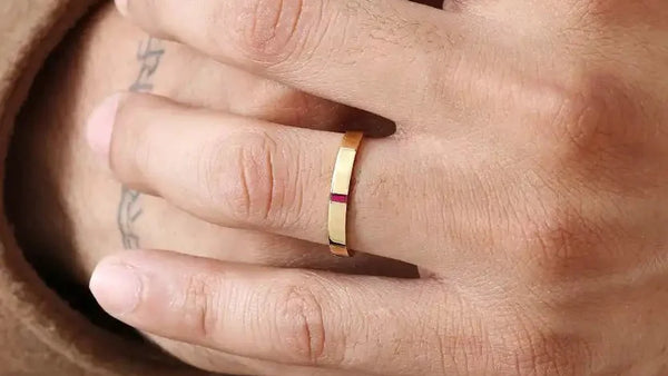 Bague de Fiançailles Homme : Comment Choisir le Bon Modèle ?