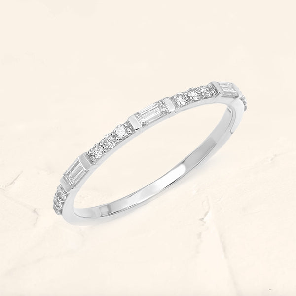 Bague semi eternitée baguette et diamant rond en or blanc 18cts