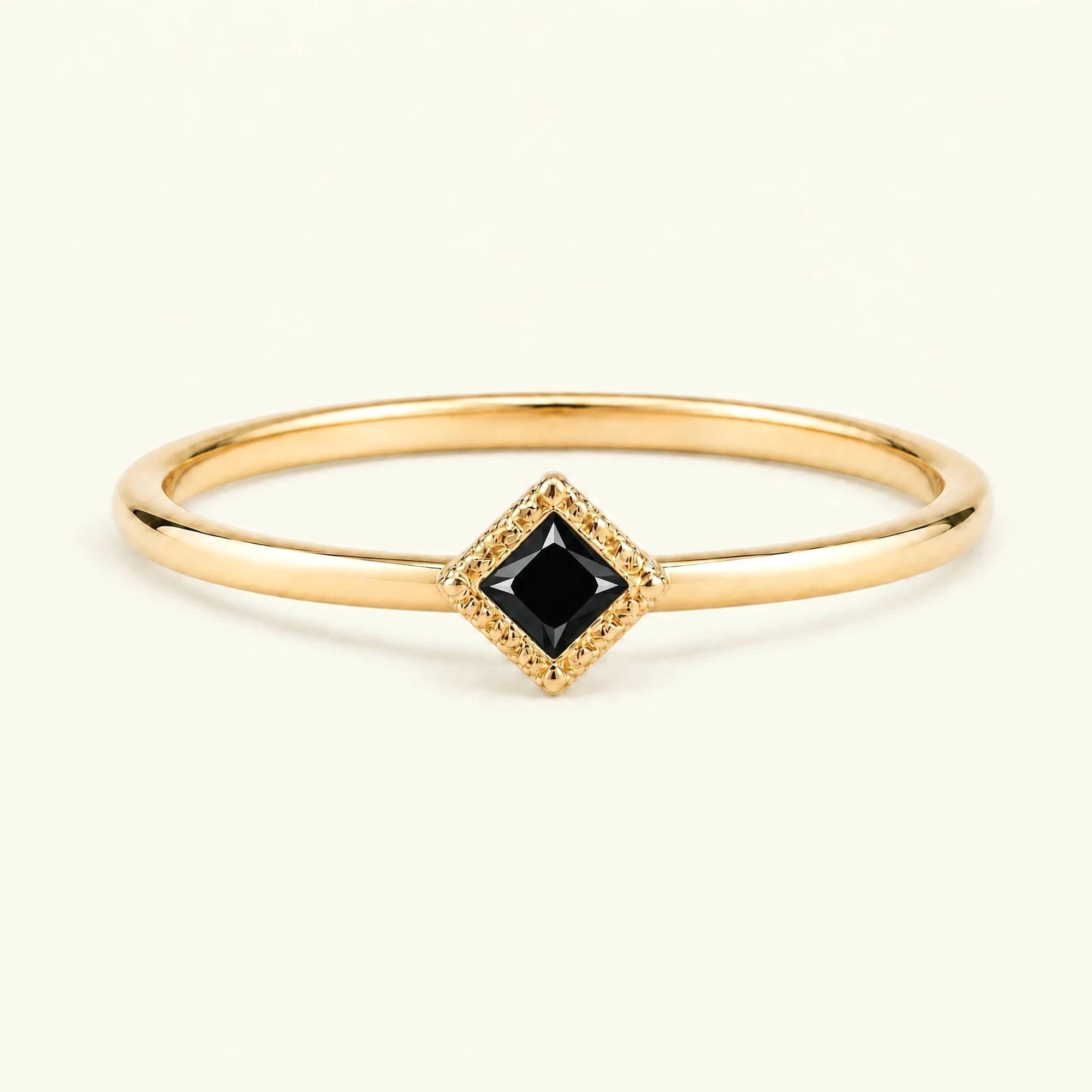 Bague de fiançailles vintage Indrani, solitaire diamant noir taille princesse 4 mm serti torsade, or jaune 18 carats