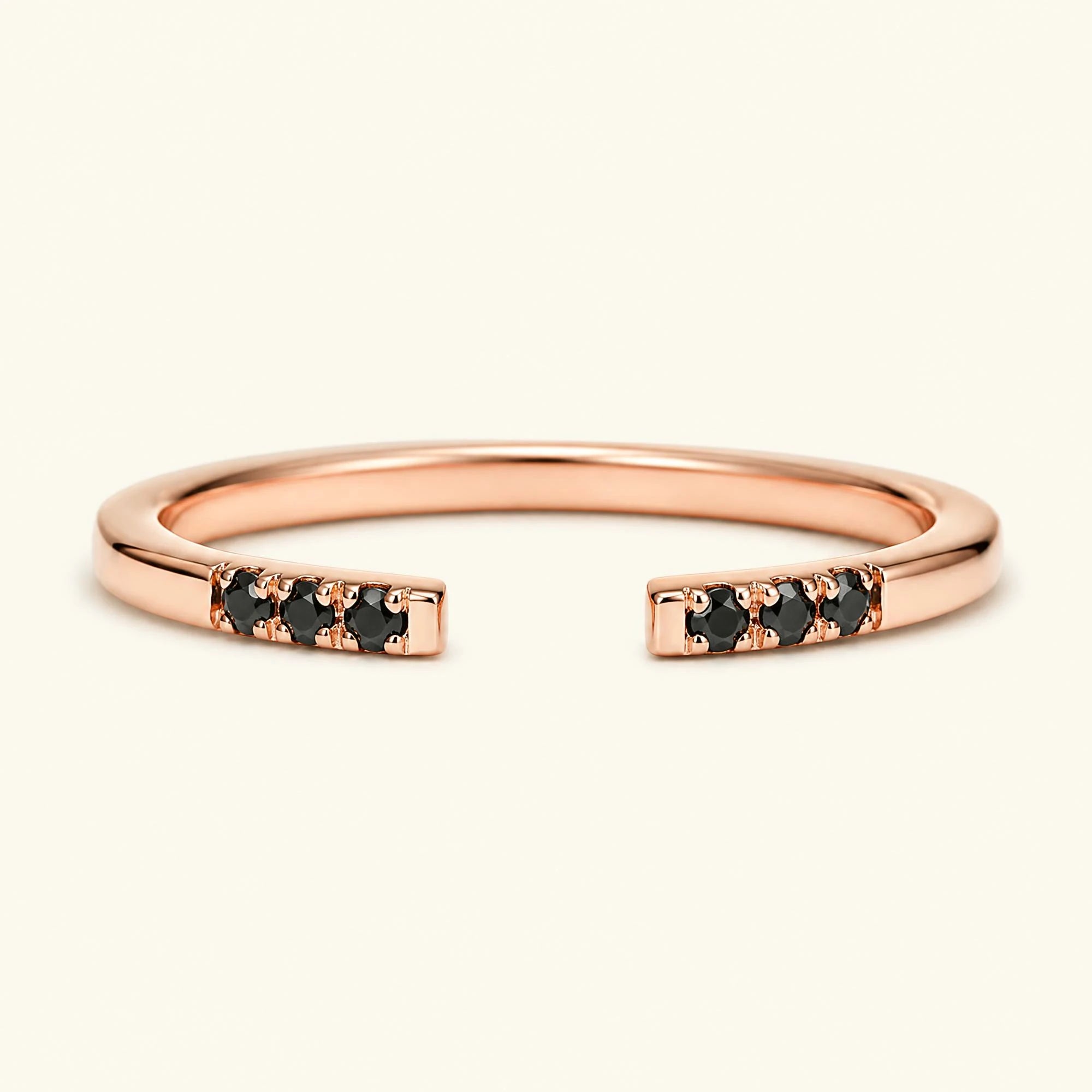 Bague ouverte fine pavée de diamants noirs en or rose