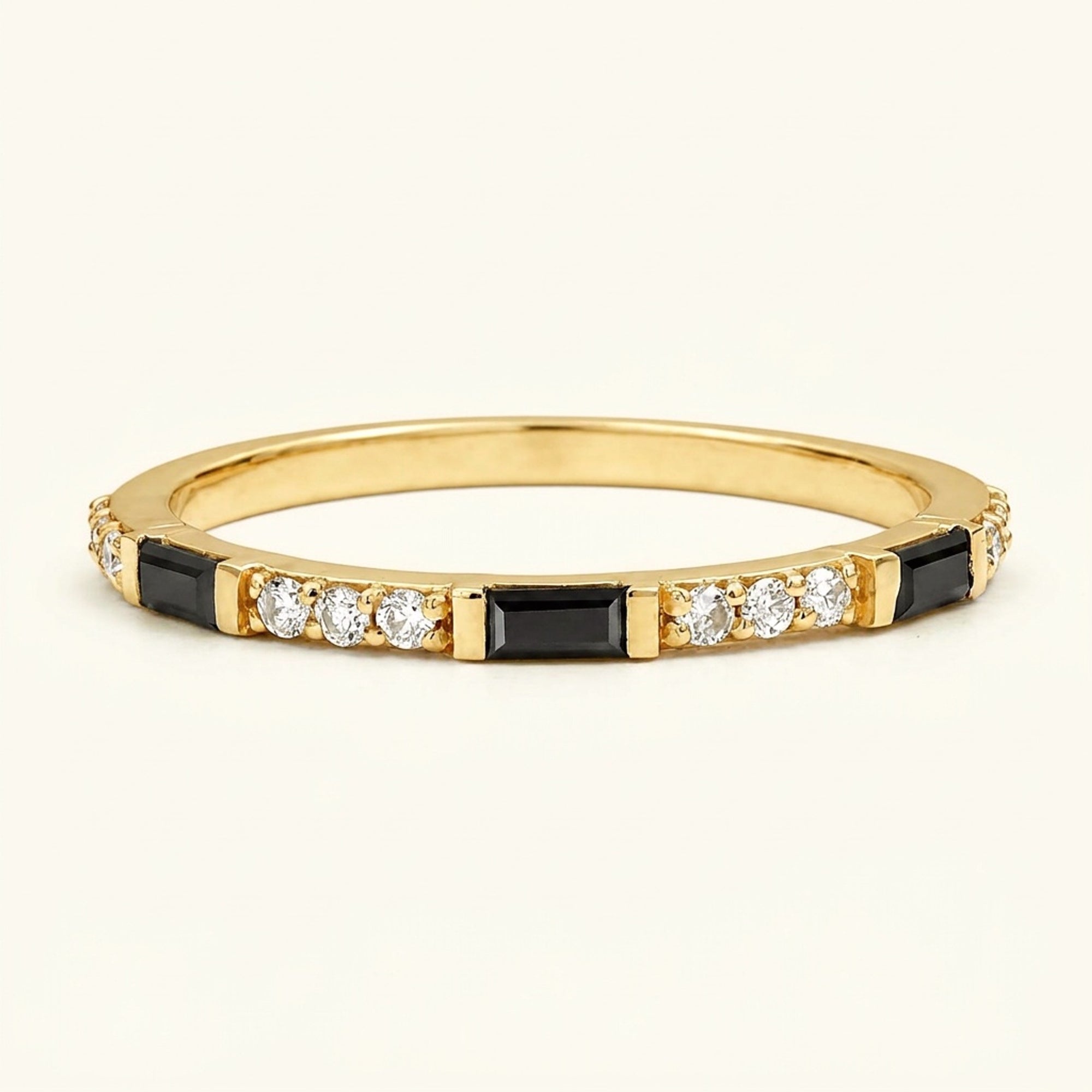 Bague alliance Moksha semi éternité diamant noir et blanc en or jaune