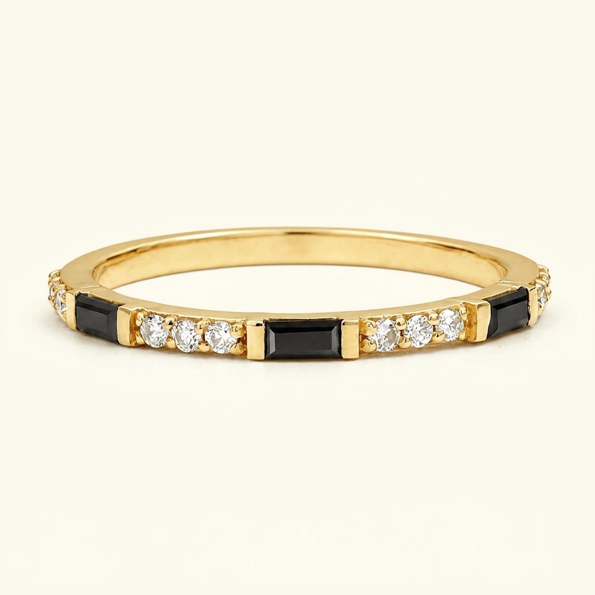Bague alliance Moksha semi éternité diamant noir et blanc en or jaune