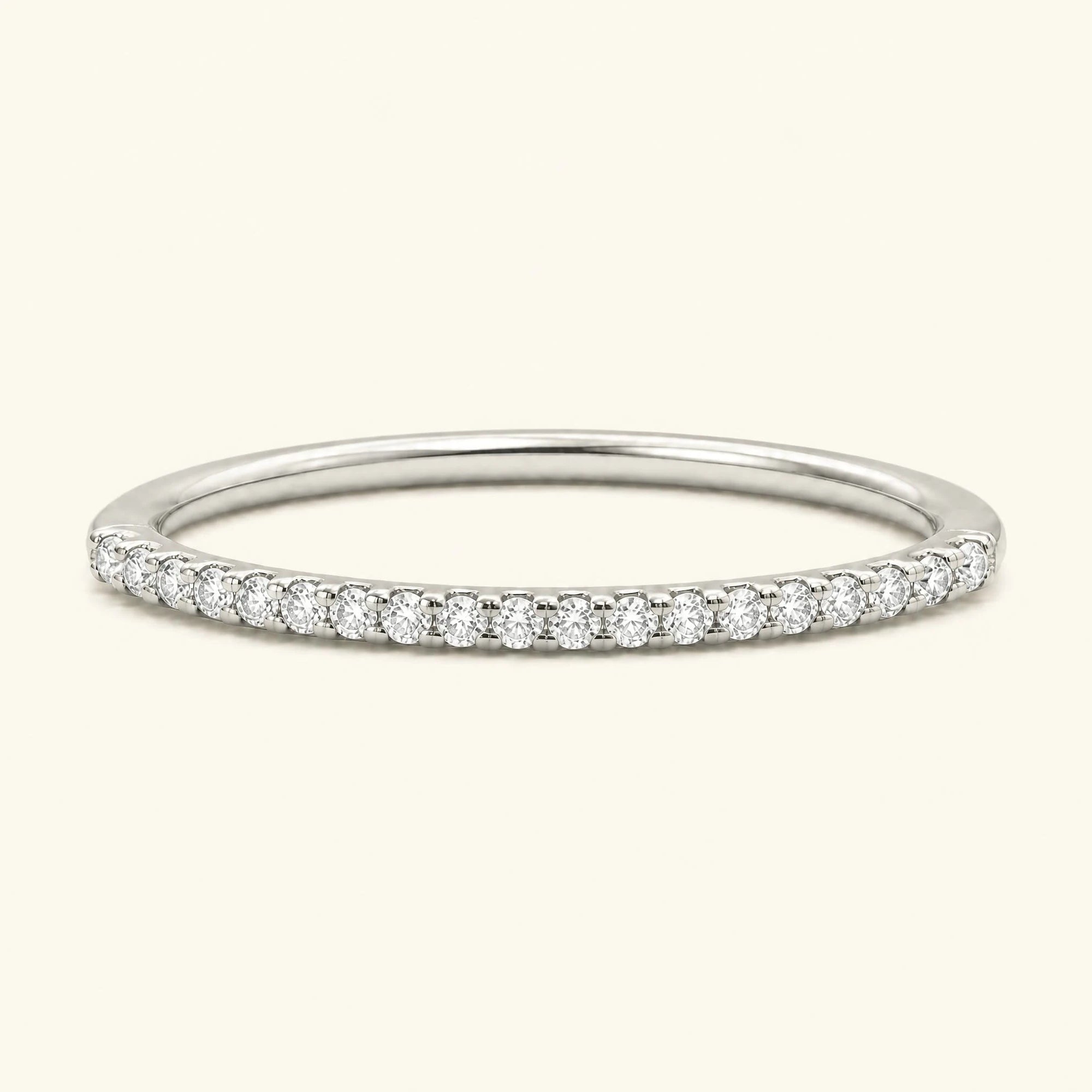 Alliance fine éternité pavée de diamants - bague Shadi en or blanc 18 carats