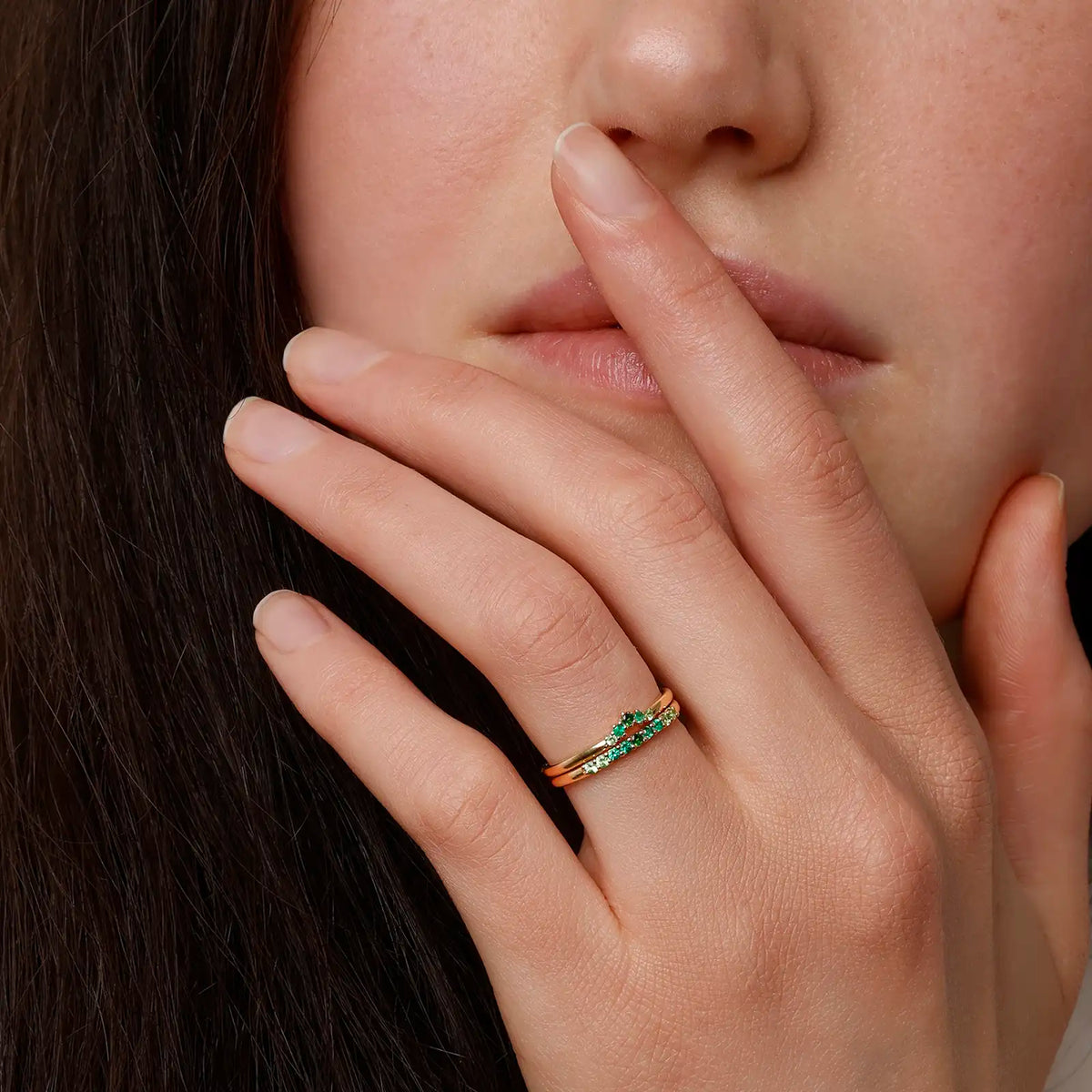 Bague Anaya et Kiran emeraude canopee