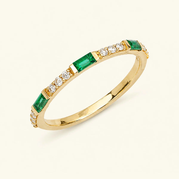 Bague semi eternitée baguette émeraude et diamant rond en or jaune