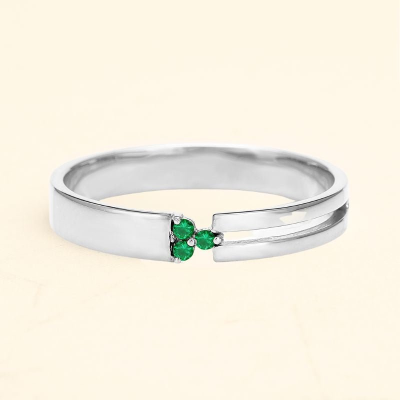 18 carat Vibhu unisex emerald ring in white gold