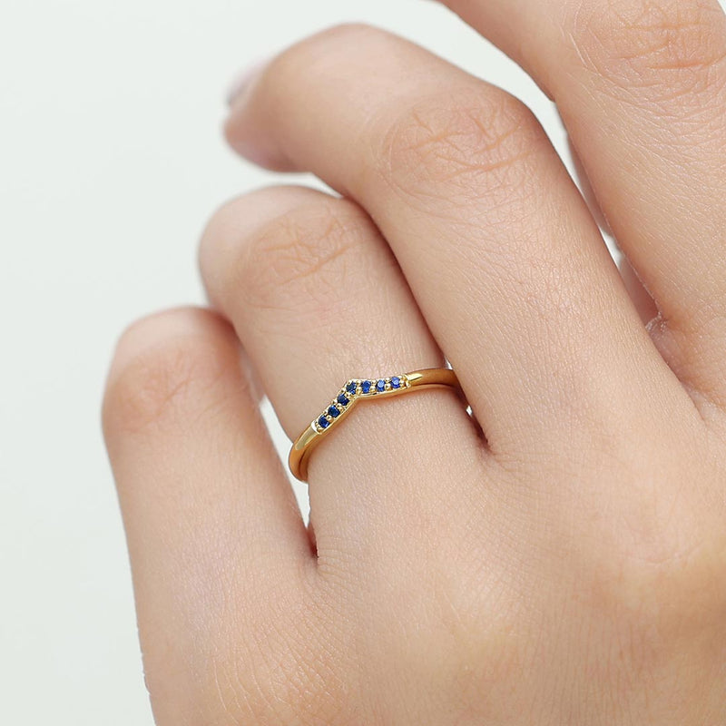 Sakshi v-shaped sapphire ring