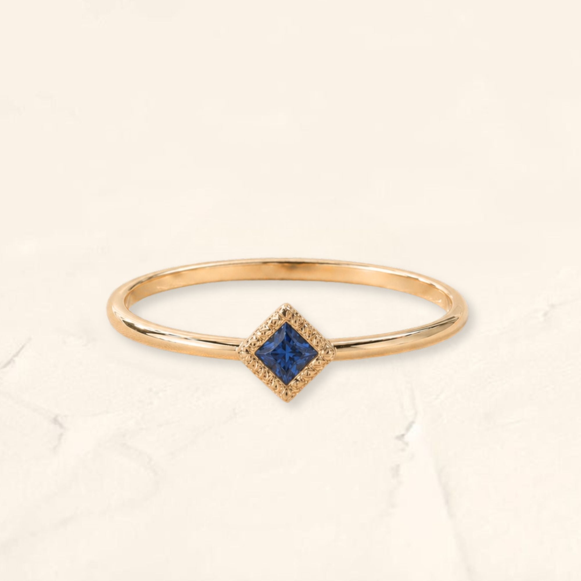 Bague Indrani saphir en or jaune 18 carats