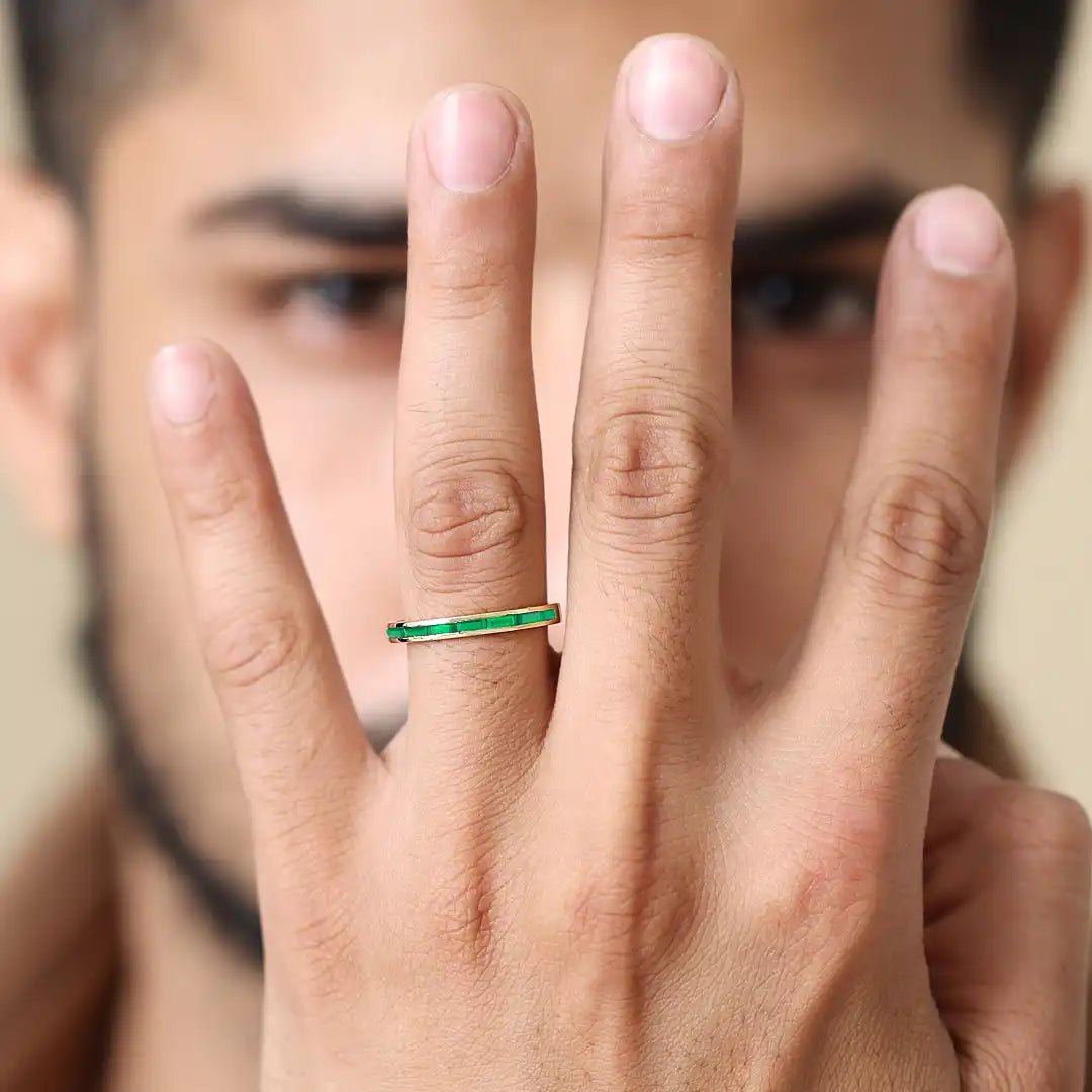 Une bague, un mot, une pierre