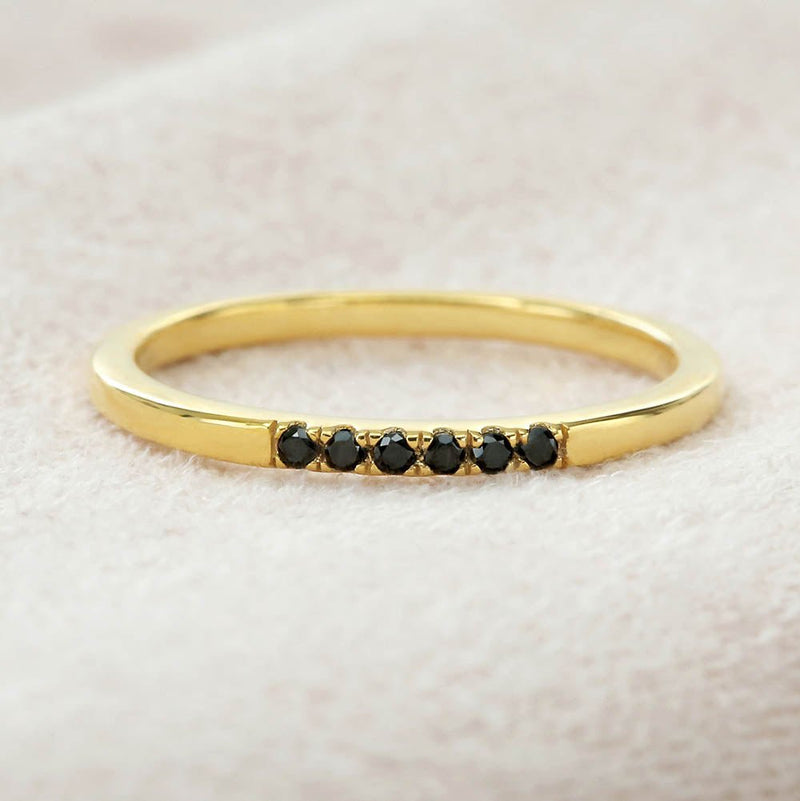 Anillo Nisha con pavé de diamantes negros