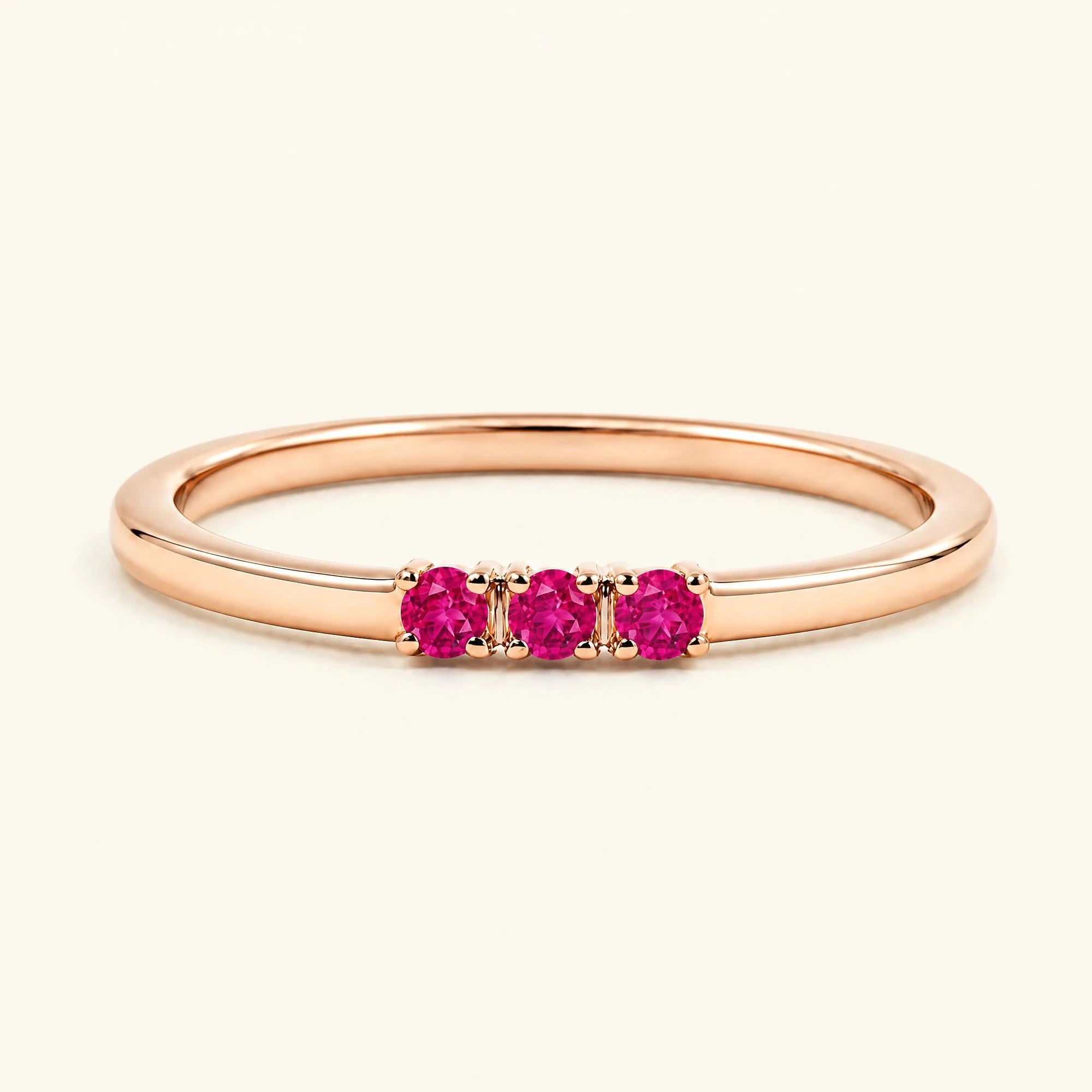 Bague de fiançailles trilogie de rubis en or rose