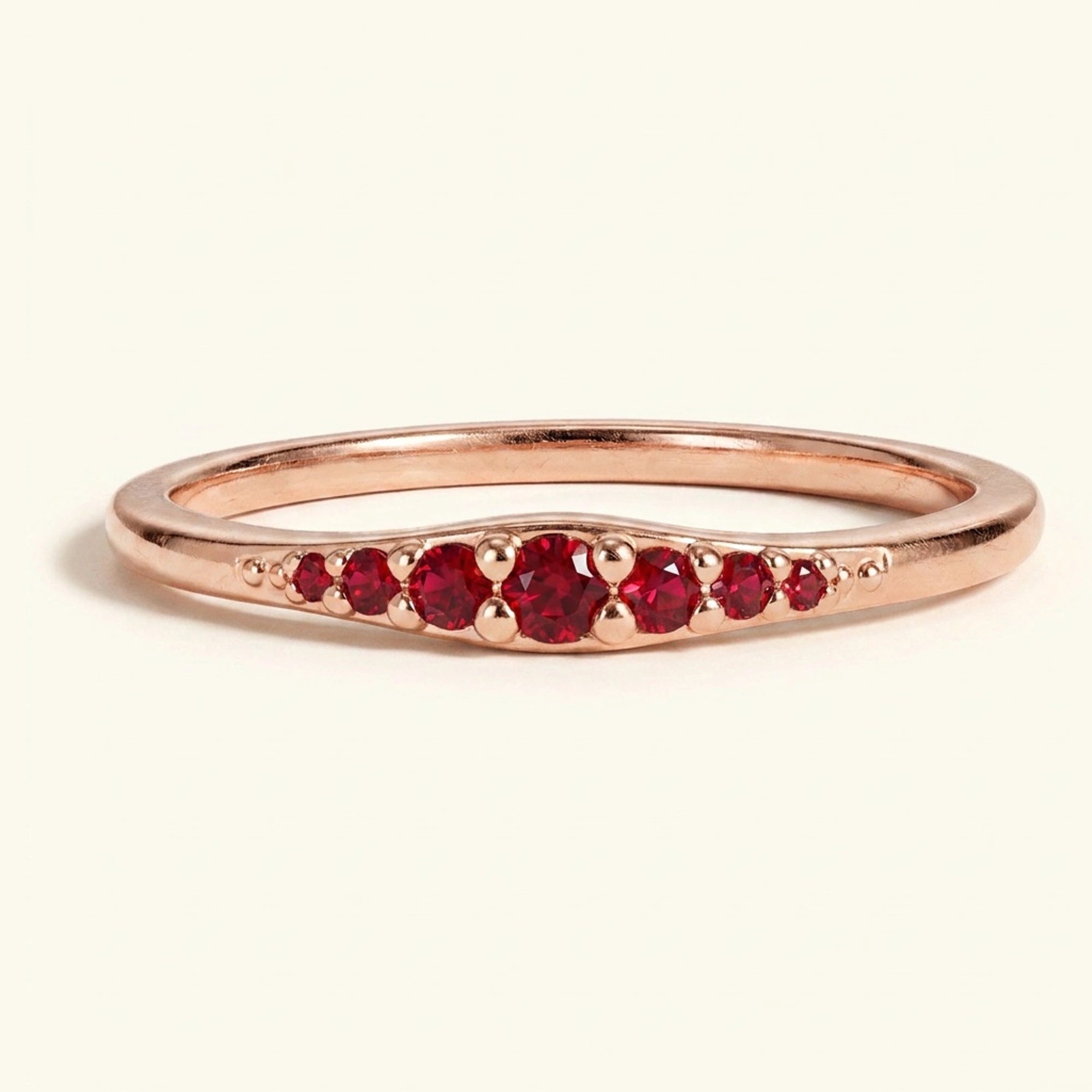 Bague alliance dégradée de rubis en or rose