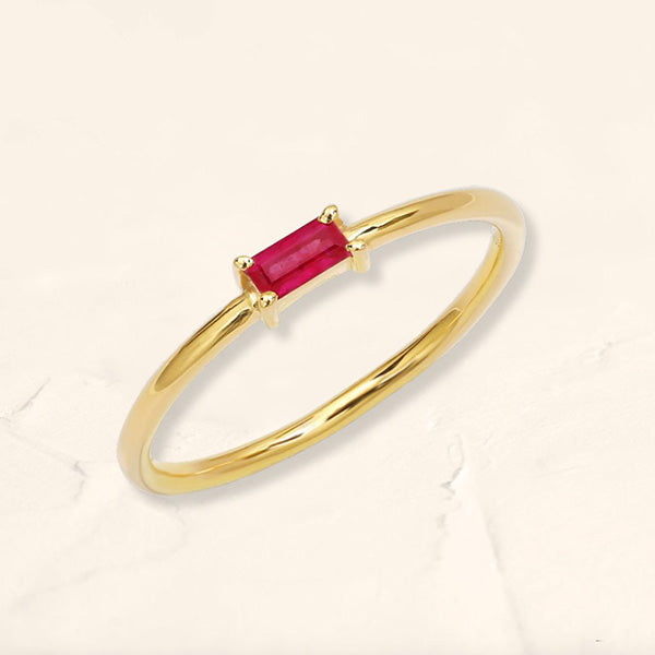 anillo solitario rubí baguette en oro amarillo