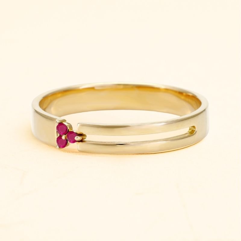 Vibhu triangle ruby and 18-carat gold ring 