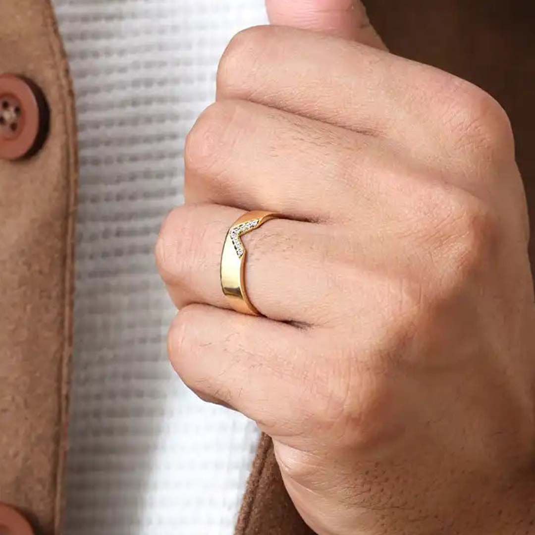 Anillo Rudra de oro amarillo y diamantes de 18 quilates para hombre