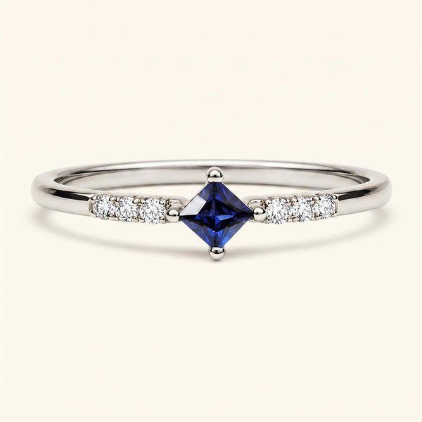 Bague de fiançailles princesse saphir et diamants en or blanc